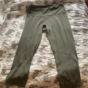 Lululemon size 8 crop align